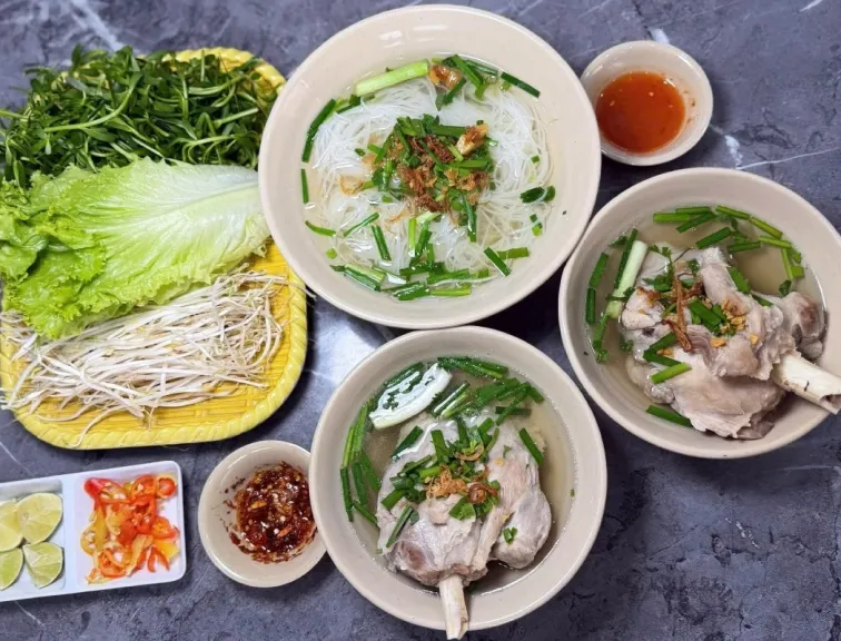 HỦ TIẾU MINH TRUNG QUÁN – QUÁN HỦ TIẾU NGON TẠI BẾN TRE