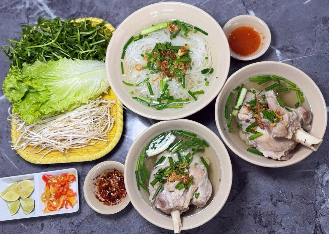 HỦ TIẾU MINH TRUNG QUÁN – QUÁN HỦ TIẾU NGON TẠI BẾN TRE